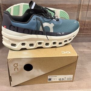On Running Cloudmonster Shoes - Dust / Vapor
